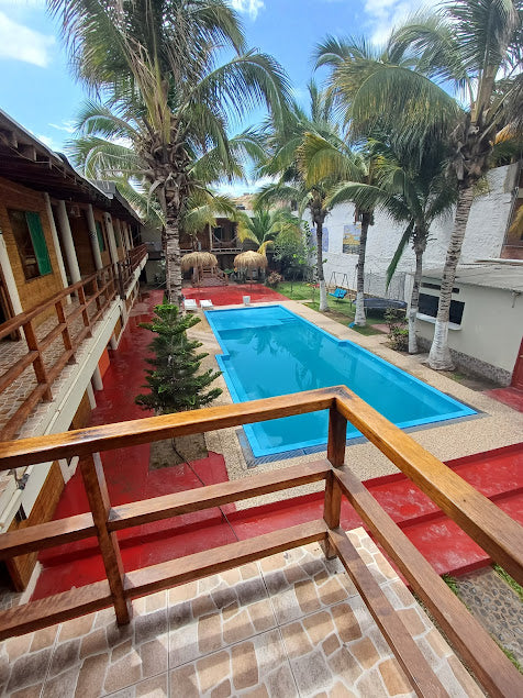 HOSPEDAJE CALIFORNIA BEACH CON PISCINA Y RESTAURANTE VISTA AL MAR EN MÁNCORA