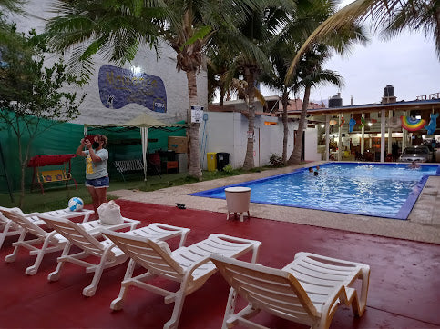 HOSPEDAJE CALIFORNIA BEACH CON PISCINA Y RESTAURANTE VISTA AL MAR EN MÁNCORA