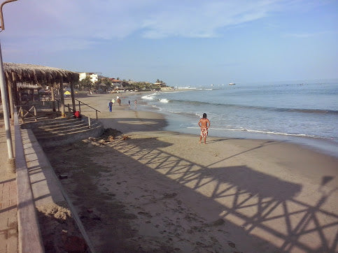 HOSPEDAJE CALIFORNIA BEACH CON PISCINA Y RESTAURANTE VISTA AL MAR EN MÁNCORA