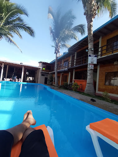 HOSPEDAJE CALIFORNIA BEACH CON PISCINA Y RESTAURANTE VISTA AL MAR EN MÁNCORA