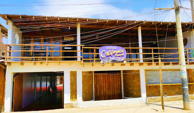 HOSPEDAJE CALIFORNIA BEACH CON PISCINA Y RESTAURANTE VISTA AL MAR EN MÁNCORA