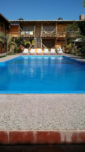 HOSPEDAJE CALIFORNIA BEACH CON PISCINA Y RESTAURANTE VISTA AL MAR EN MÁNCORA