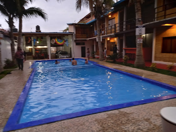 HOSPEDAJE CALIFORNIA BEACH CON PISCINA Y RESTAURANTE VISTA AL MAR EN MÁNCORA