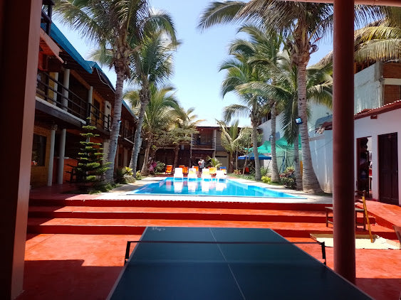 HOSPEDAJE CALIFORNIA BEACH CON PISCINA Y RESTAURANTE VISTA AL MAR EN MÁNCORA