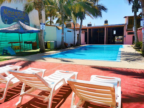 HOSPEDAJE CALIFORNIA BEACH CON PISCINA Y RESTAURANTE VISTA AL MAR EN MÁNCORA