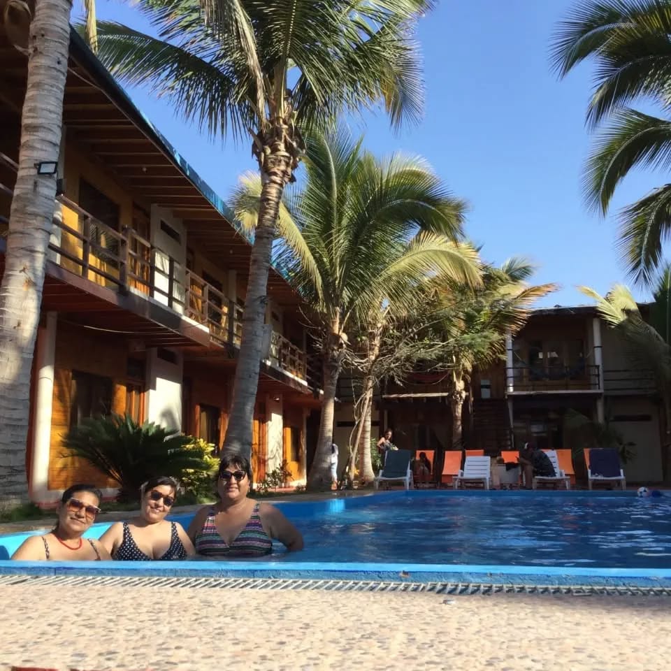 HOSPEDAJE CALIFORNIA BEACH CON PISCINA Y RESTAURANTE VISTA AL MAR EN MÁNCORA