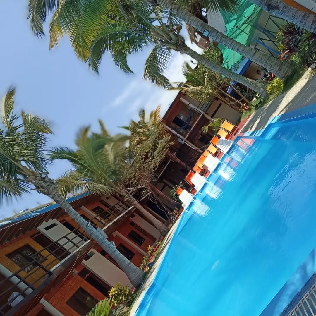 HOSPEDAJE CALIFORNIA BEACH CON PISCINA Y RESTAURANTE VISTA AL MAR EN MÁNCORA