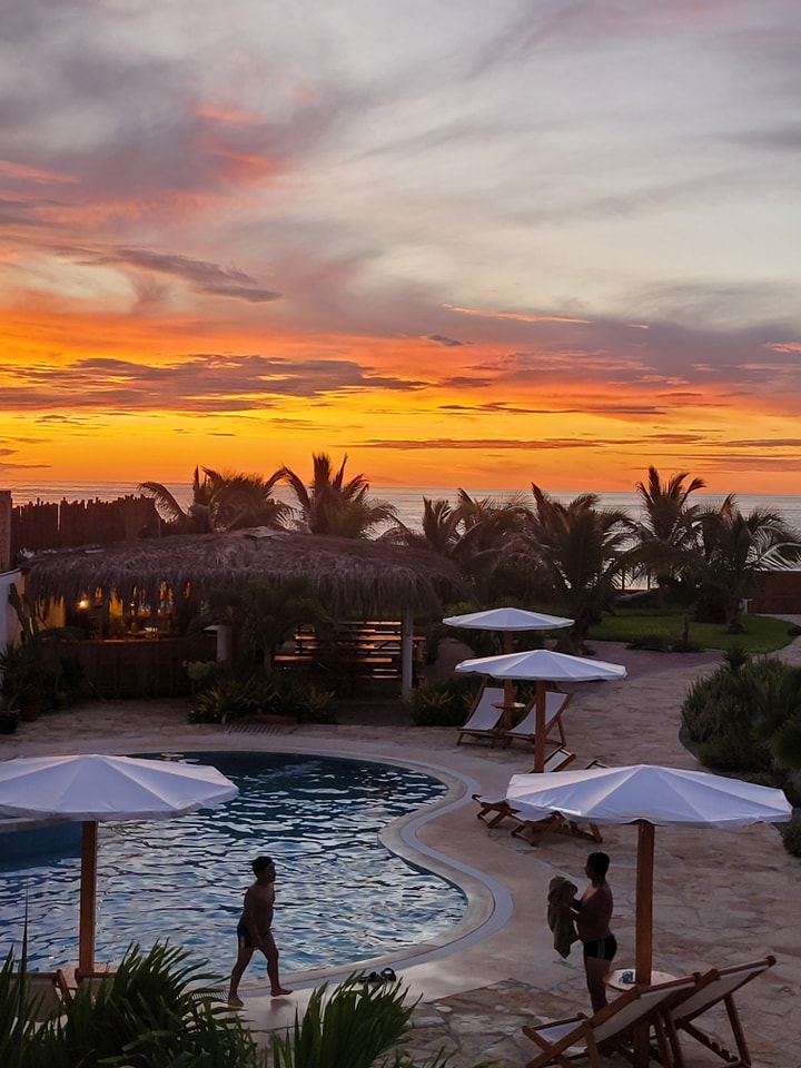 HOTEL DE PLAYA LOS VIENTOS DE VICHAYITO CON PISCINA Y RESTAURANTE VISTA AL MAR