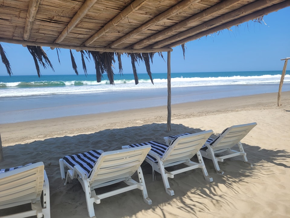 HOTEL DE PLAYA LOS VIENTOS DE VICHAYITO CON PISCINA Y RESTAURANTE VISTA AL MAR