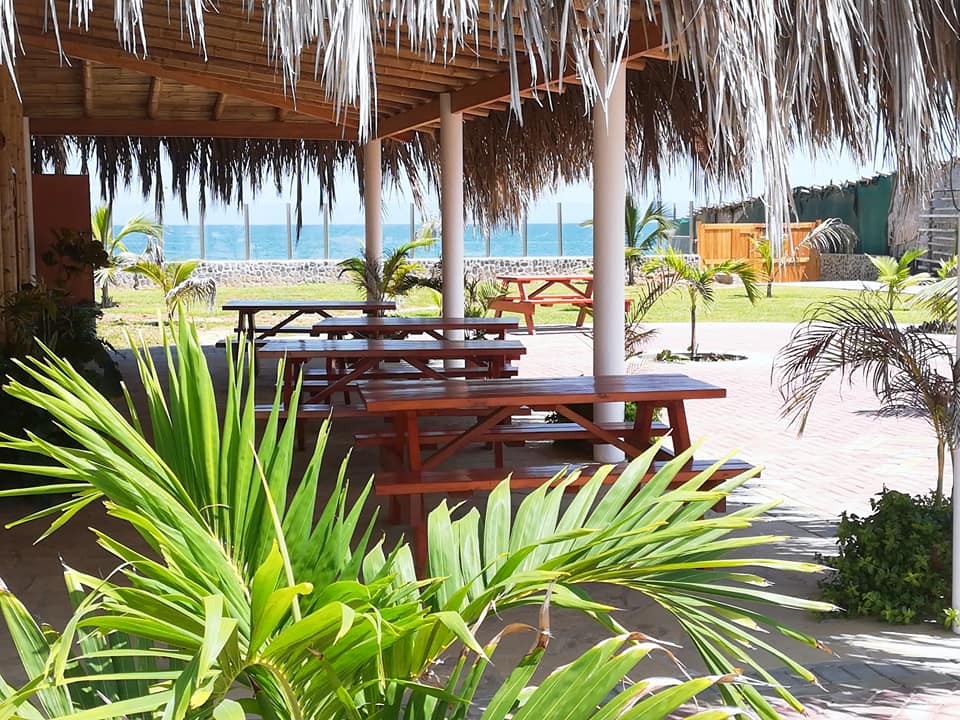 HOTEL DE PLAYA LOS VIENTOS DE VICHAYITO CON PISCINA Y RESTAURANTE VISTA AL MAR