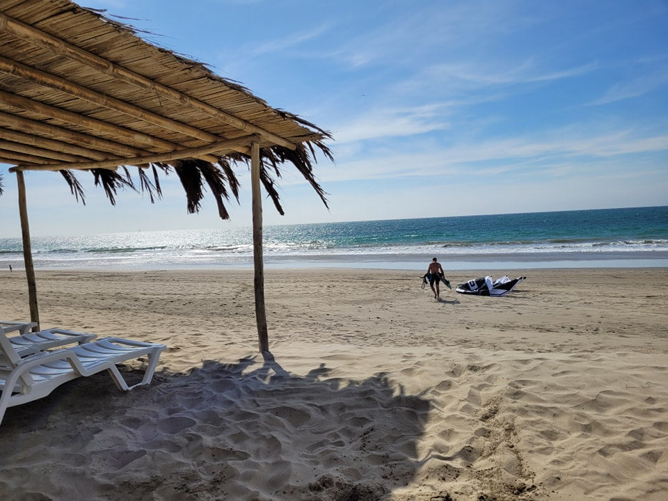 HOTEL DE PLAYA LOS VIENTOS DE VICHAYITO CON PISCINA Y RESTAURANTE VISTA AL MAR
