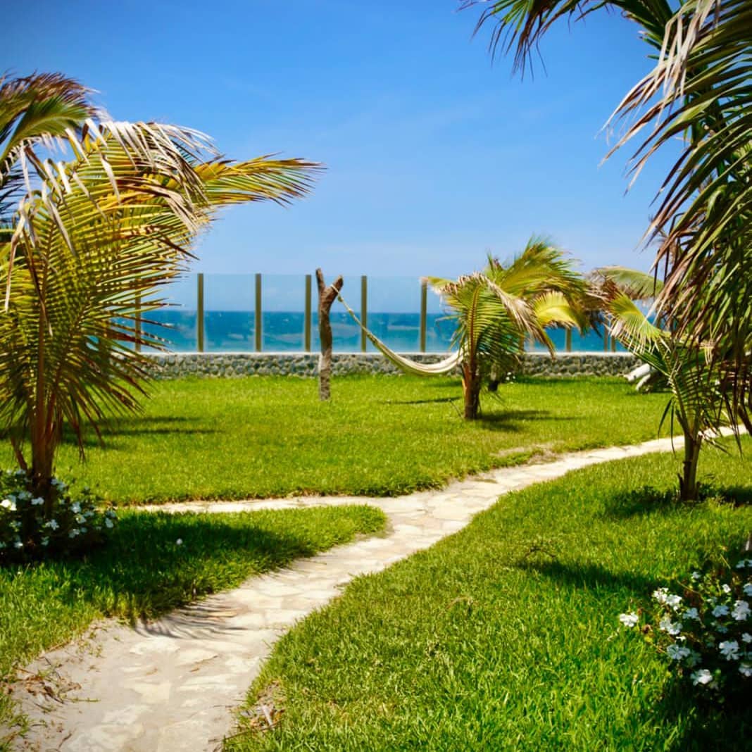 HOTEL DE PLAYA LOS VIENTOS DE VICHAYITO CON PISCINA Y RESTAURANTE VISTA AL MAR