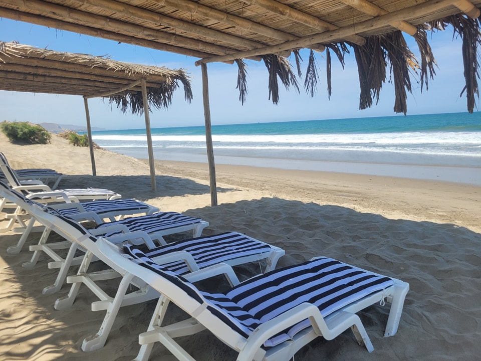 HOTEL DE PLAYA LOS VIENTOS DE VICHAYITO CON PISCINA Y RESTAURANTE VISTA AL MAR