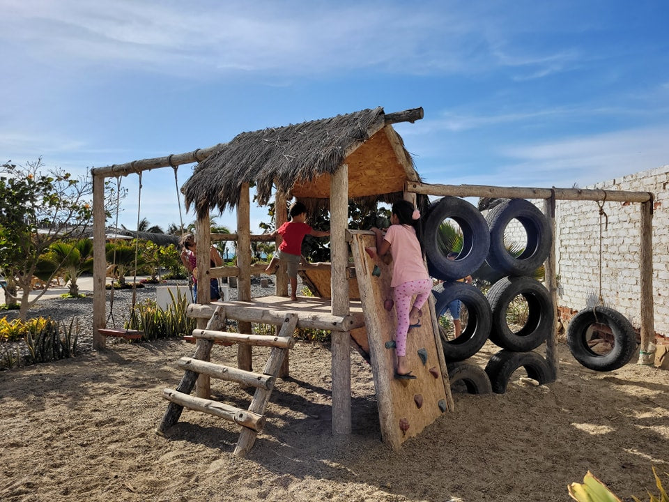 HOTEL DE PLAYA LOS VIENTOS DE VICHAYITO CON PISCINA Y RESTAURANTE VISTA AL MAR