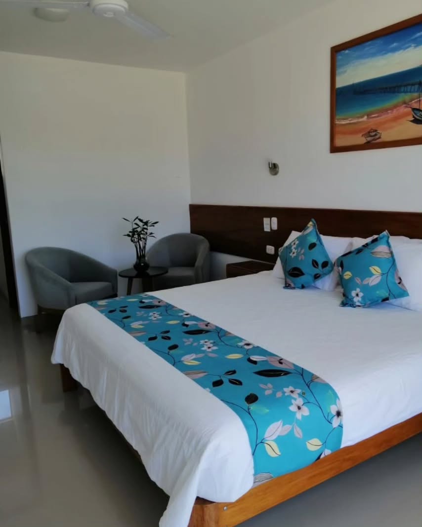 HOTEL DE PLAYA LOS VIENTOS DE VICHAYITO CON PISCINA Y RESTAURANTE VISTA AL MAR