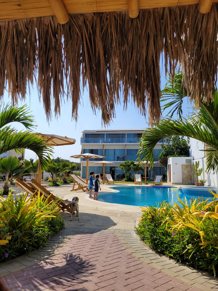 HOTEL DE PLAYA LOS VIENTOS DE VICHAYITO CON PISCINA Y RESTAURANTE VISTA AL MAR