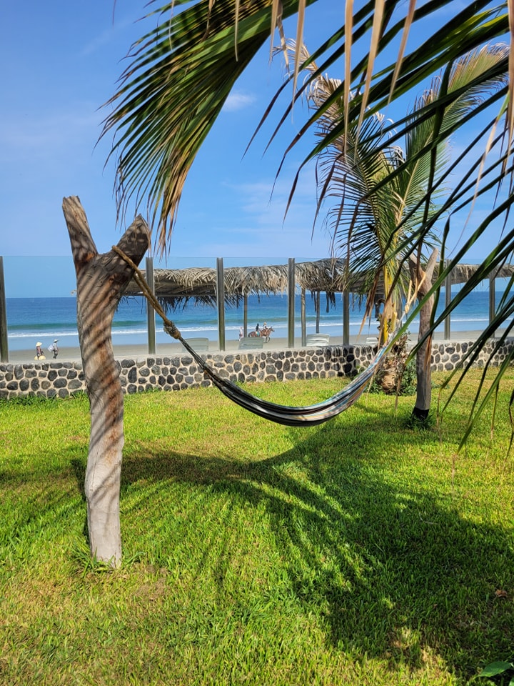 HOTEL DE PLAYA LOS VIENTOS DE VICHAYITO CON PISCINA Y RESTAURANTE VISTA AL MAR