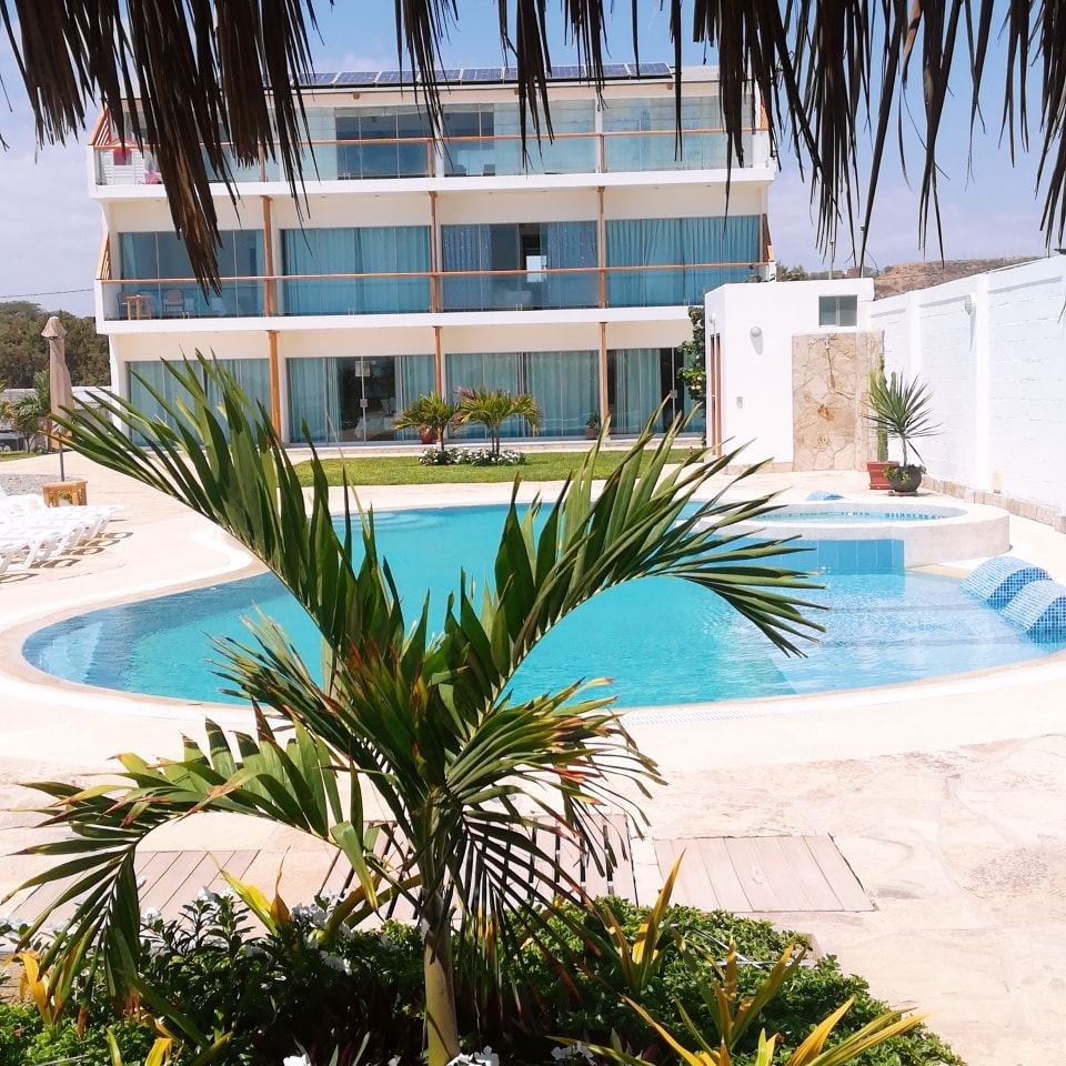 HOTEL DE PLAYA LOS VIENTOS DE VICHAYITO CON PISCINA Y RESTAURANTE VISTA AL MAR