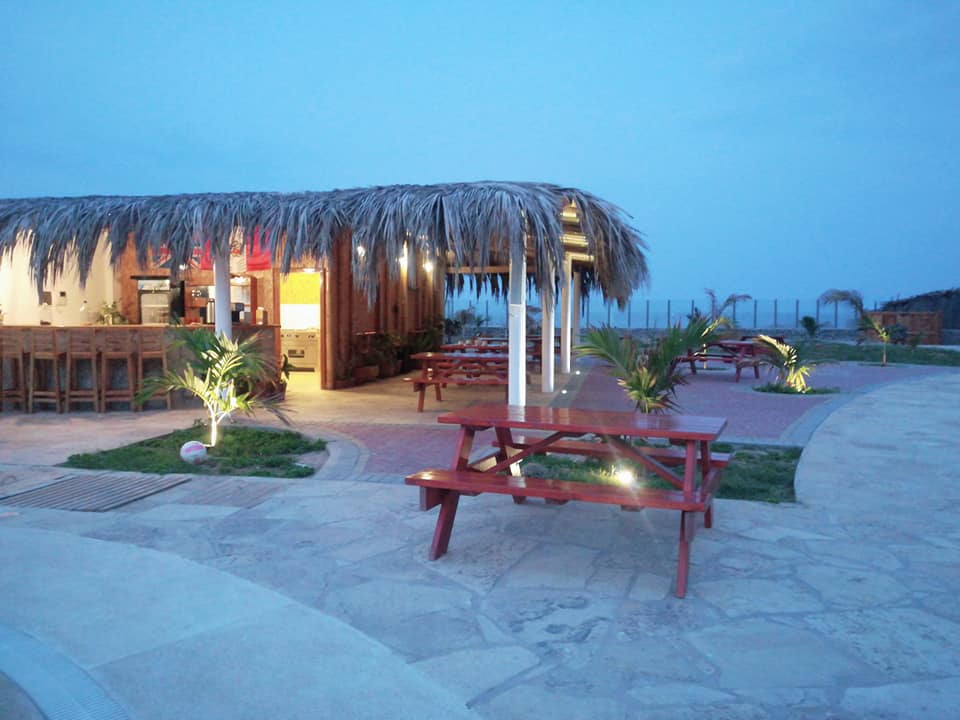 HOTEL DE PLAYA LOS VIENTOS DE VICHAYITO CON PISCINA Y RESTAURANTE VISTA AL MAR