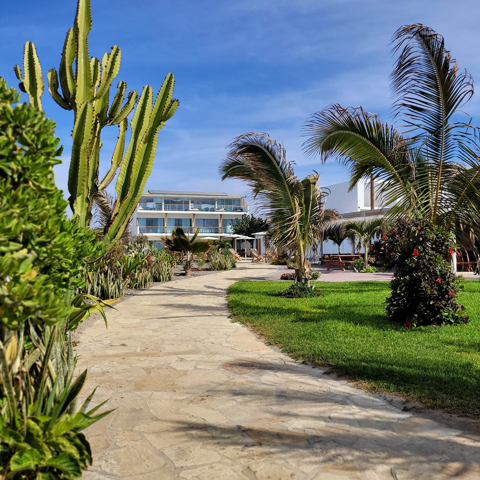 HOTEL DE PLAYA LOS VIENTOS DE VICHAYITO CON PISCINA Y RESTAURANTE VISTA AL MAR
