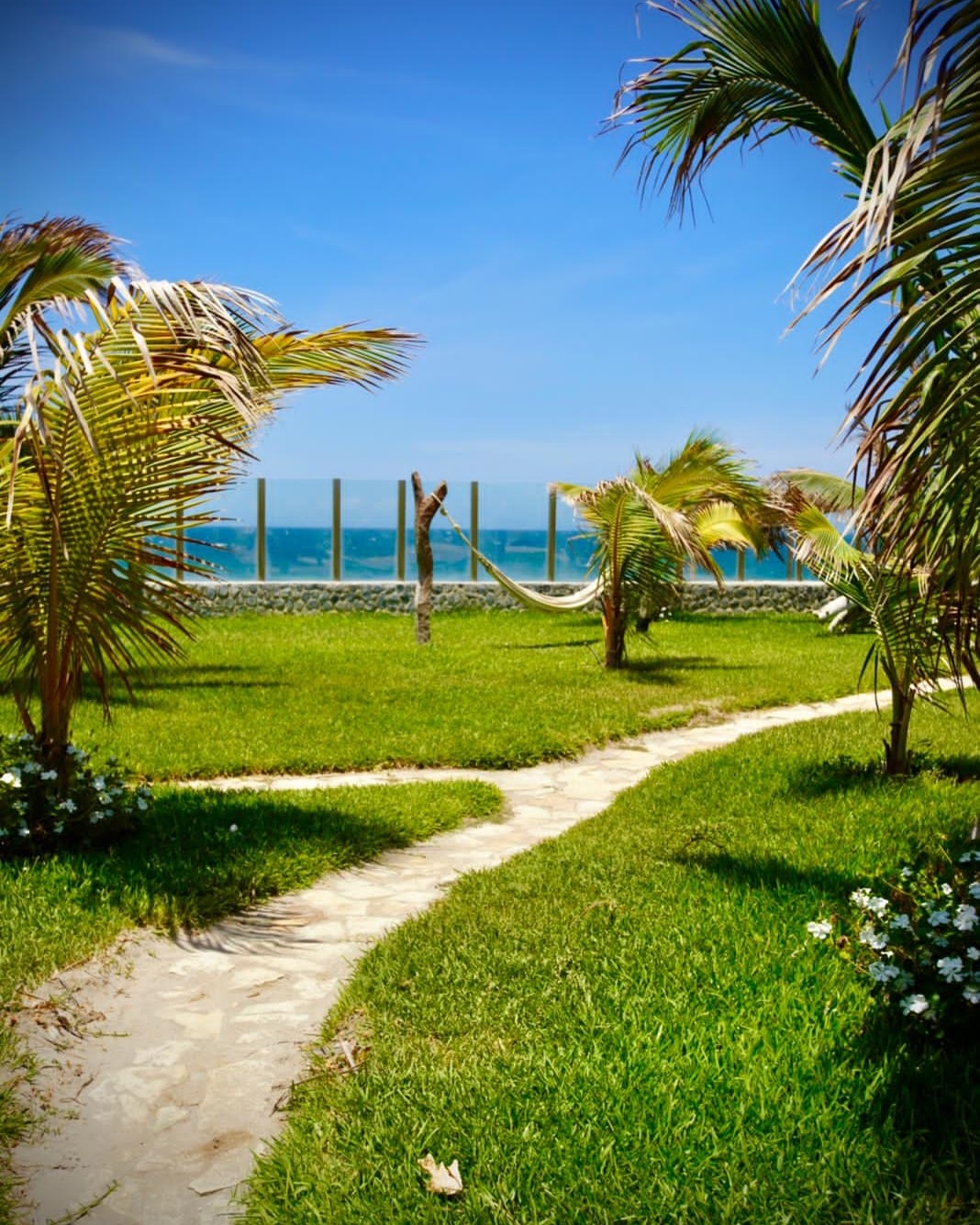 HOTEL DE PLAYA LOS VIENTOS DE VICHAYITO CON PISCINA Y RESTAURANTE VISTA AL MAR