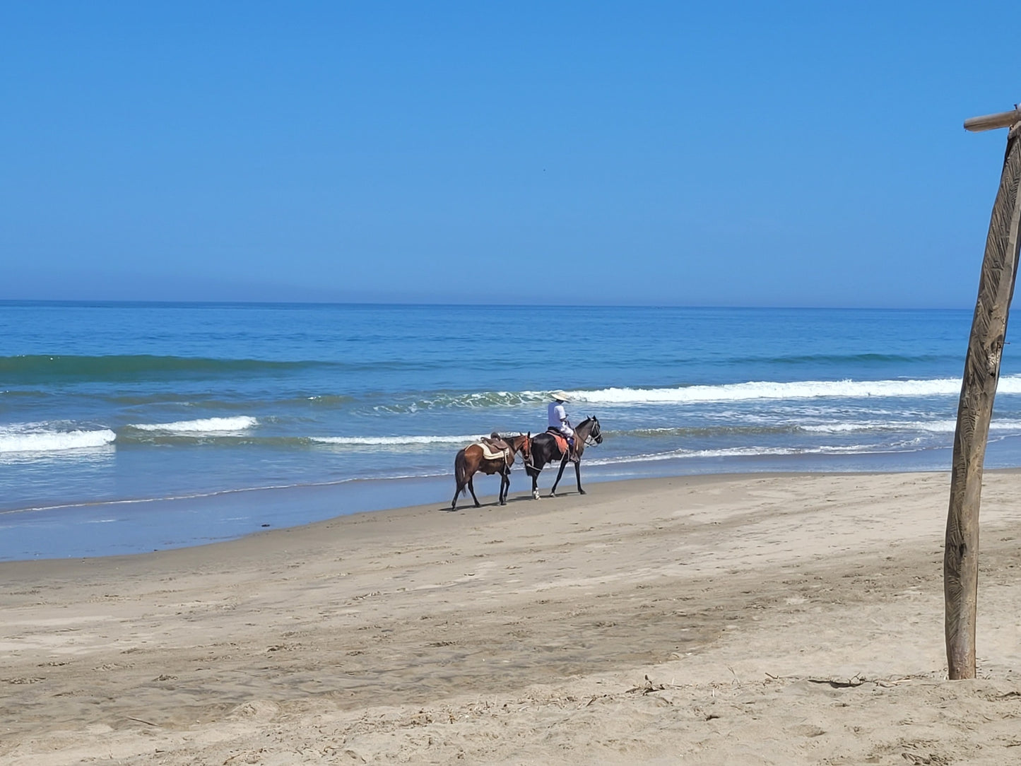 HOTEL DE PLAYA LOS VIENTOS DE VICHAYITO CON PISCINA Y RESTAURANTE VISTA AL MAR