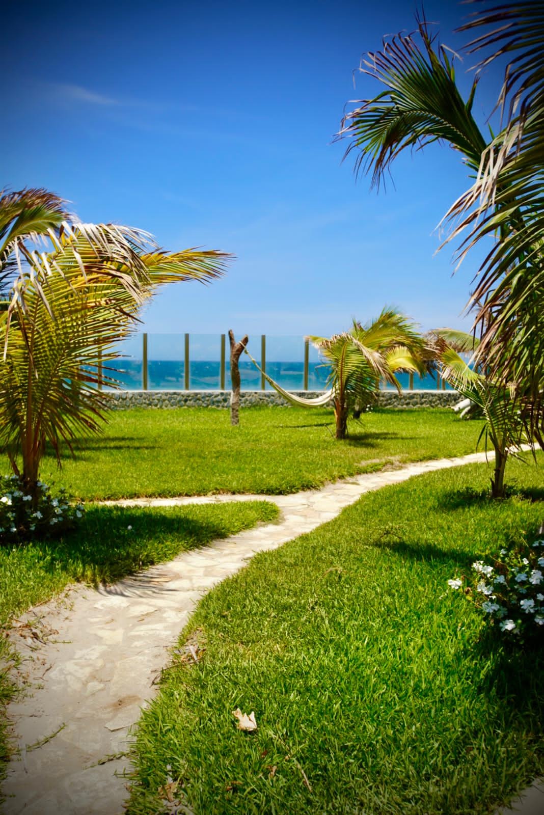 HOTEL DE PLAYA LOS VIENTOS DE VICHAYITO CON PISCINA Y RESTAURANTE VISTA AL MAR
