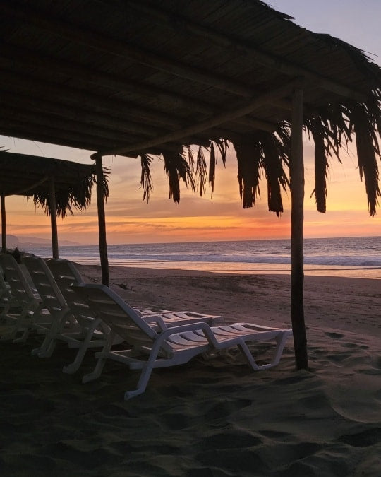 HOTEL DE PLAYA LOS VIENTOS DE VICHAYITO CON PISCINA Y RESTAURANTE VISTA AL MAR