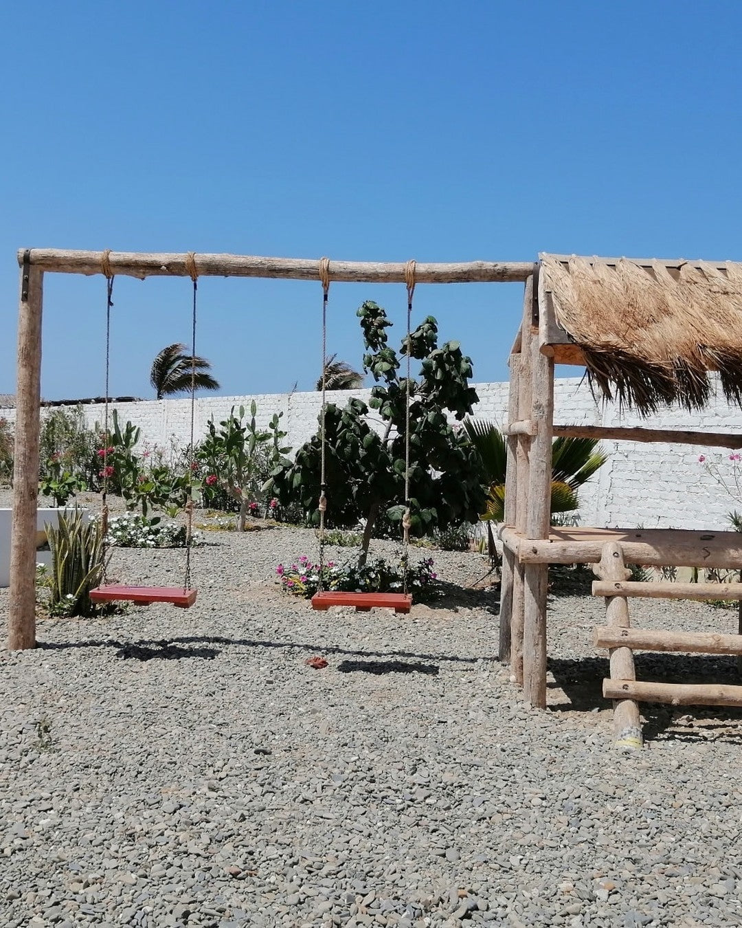 HOTEL DE PLAYA LOS VIENTOS DE VICHAYITO CON PISCINA Y RESTAURANTE VISTA AL MAR