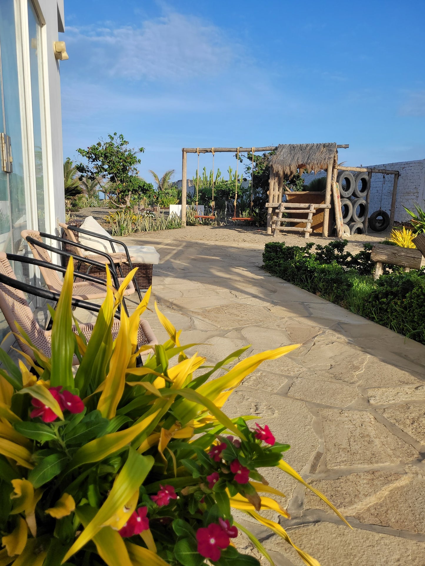 HOTEL DE PLAYA LOS VIENTOS DE VICHAYITO CON PISCINA Y RESTAURANTE VISTA AL MAR