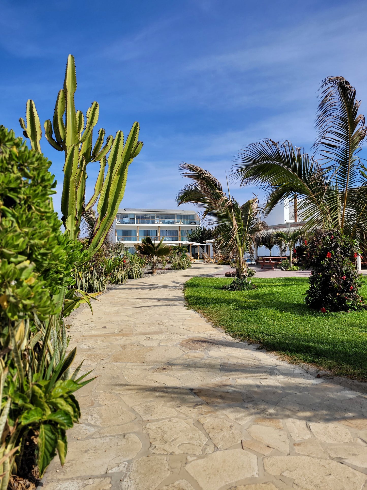 HOTEL DE PLAYA LOS VIENTOS DE VICHAYITO CON PISCINA Y RESTAURANTE VISTA AL MAR