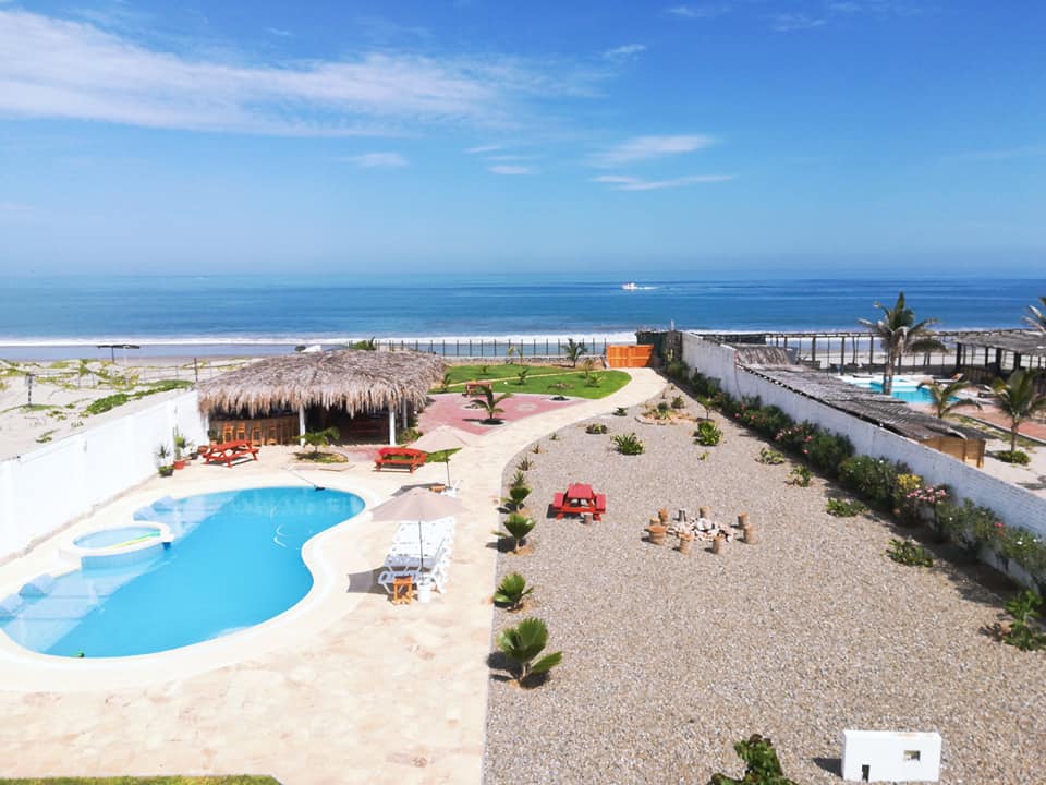 HOTEL DE PLAYA LOS VIENTOS DE VICHAYITO CON PISCINA Y RESTAURANTE VISTA AL MAR