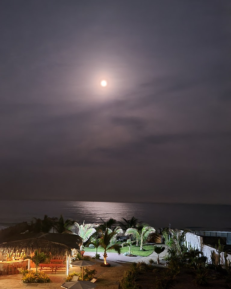 HOTEL DE PLAYA LOS VIENTOS DE VICHAYITO CON PISCINA Y RESTAURANTE VISTA AL MAR