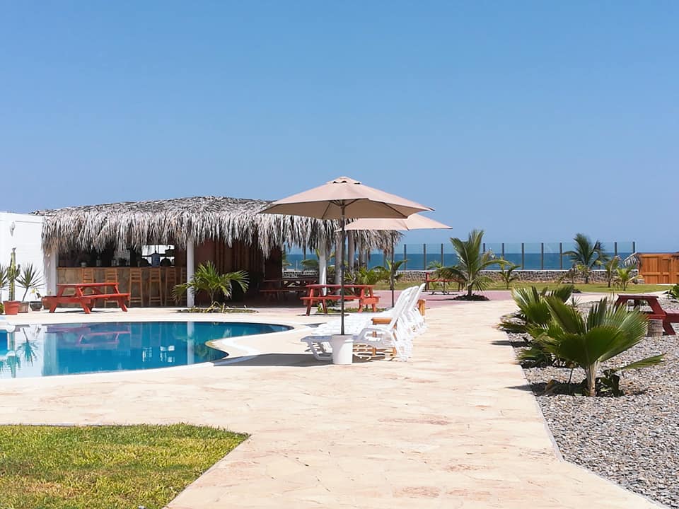HOTEL DE PLAYA LOS VIENTOS DE VICHAYITO CON PISCINA Y RESTAURANTE VISTA AL MAR