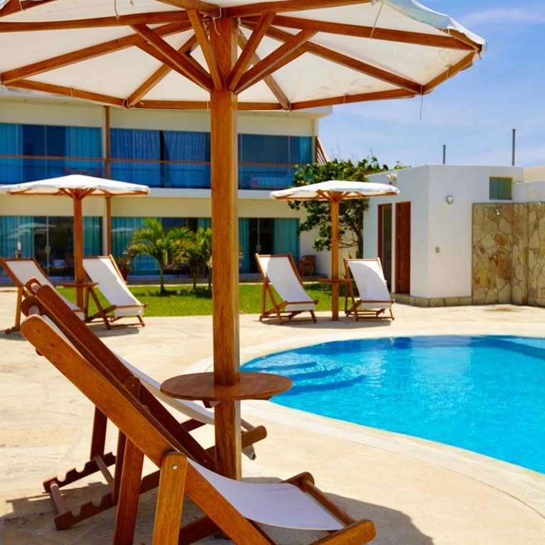 HOTEL DE PLAYA LOS VIENTOS DE VICHAYITO CON PISCINA Y RESTAURANTE VISTA AL MAR