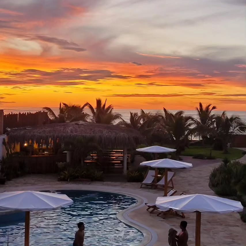 HOTEL DE PLAYA LOS VIENTOS DE VICHAYITO CON PISCINA Y RESTAURANTE VISTA AL MAR
