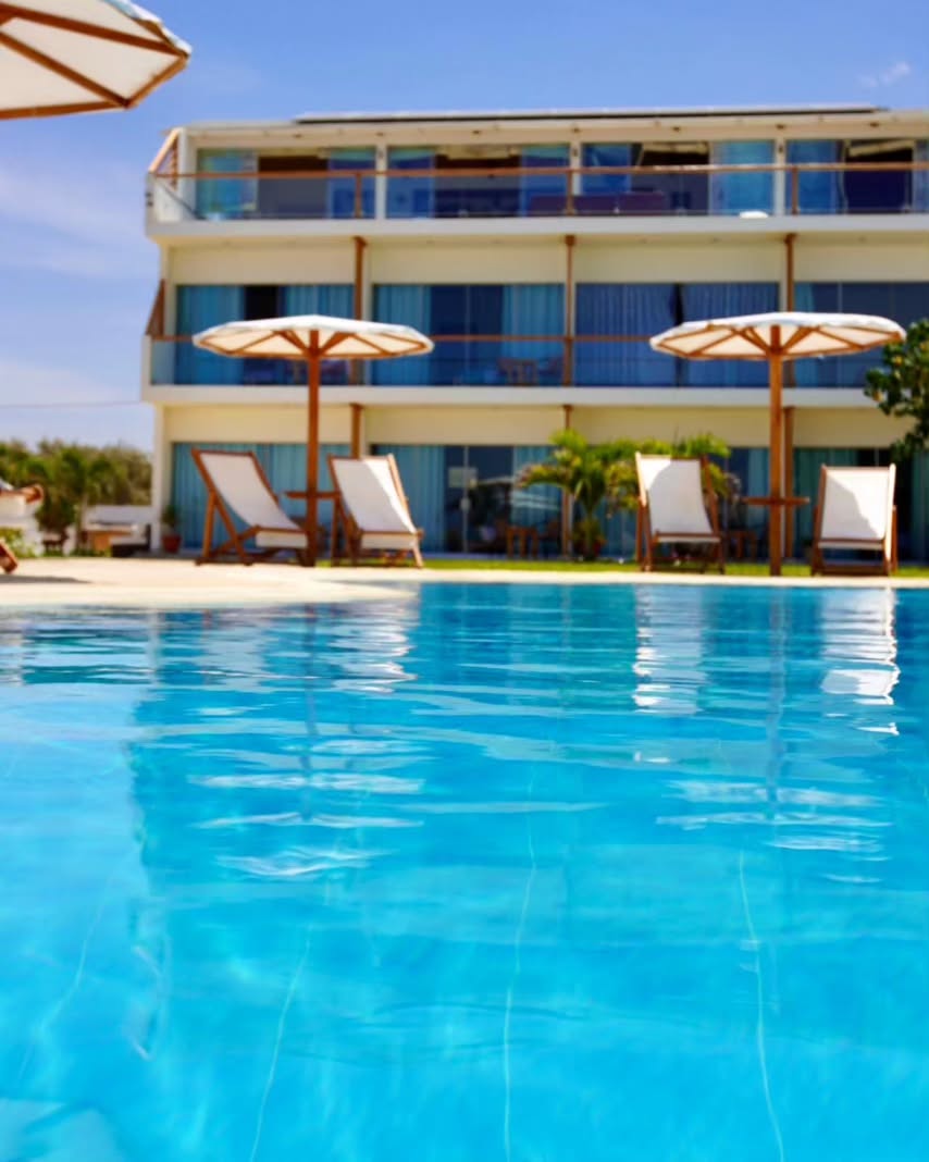 HOTEL DE PLAYA LOS VIENTOS DE VICHAYITO CON PISCINA Y RESTAURANTE VISTA AL MAR