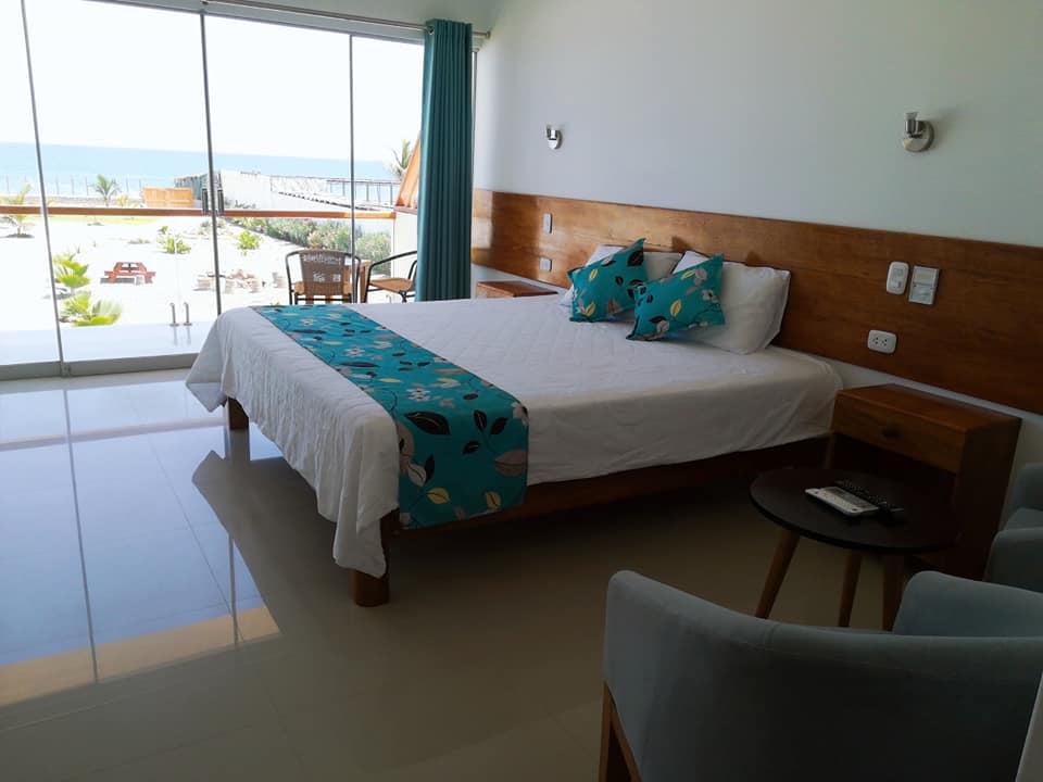 HOTEL DE PLAYA LOS VIENTOS DE VICHAYITO CON PISCINA Y RESTAURANTE VISTA AL MAR