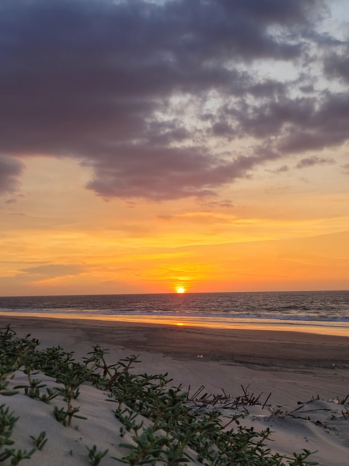 HOTEL DE PLAYA LOS VIENTOS DE VICHAYITO CON PISCINA Y RESTAURANTE VISTA AL MAR