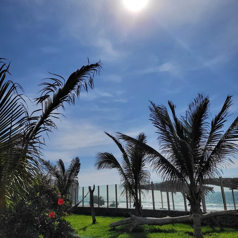 HOTEL DE PLAYA LOS VIENTOS DE VICHAYITO CON PISCINA Y RESTAURANTE VISTA AL MAR