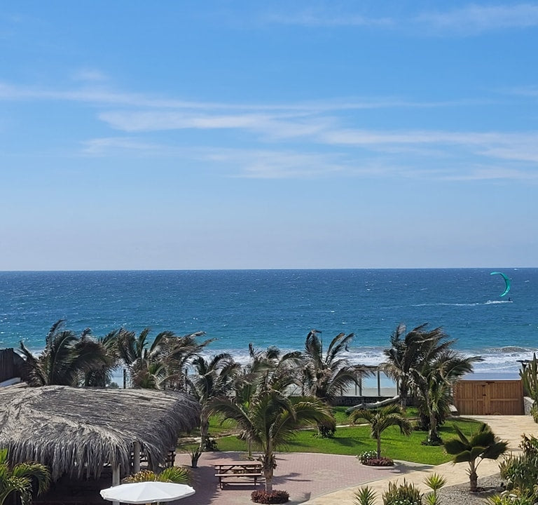 HOTEL DE PLAYA LOS VIENTOS DE VICHAYITO CON PISCINA Y RESTAURANTE VISTA AL MAR