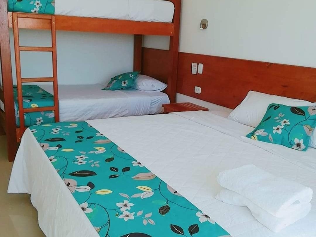 HOTEL DE PLAYA LOS VIENTOS DE VICHAYITO CON PISCINA Y RESTAURANTE VISTA AL MAR