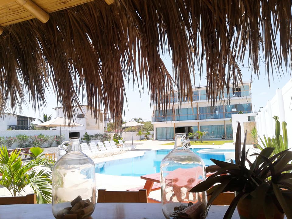 HOTEL DE PLAYA LOS VIENTOS DE VICHAYITO CON PISCINA Y RESTAURANTE VISTA AL MAR