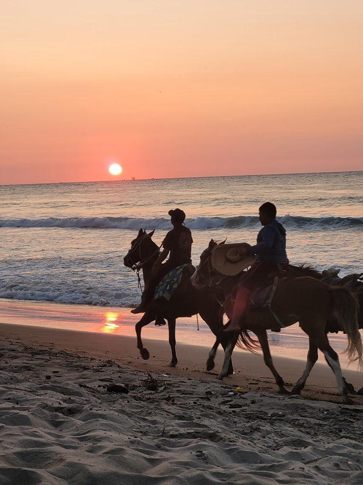 HOTEL DE PLAYA LOS VIENTOS DE VICHAYITO CON PISCINA Y RESTAURANTE VISTA AL MAR