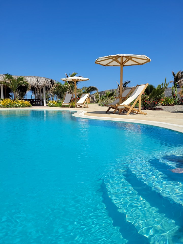 HOTEL DE PLAYA LOS VIENTOS DE VICHAYITO CON PISCINA Y RESTAURANTE VISTA AL MAR