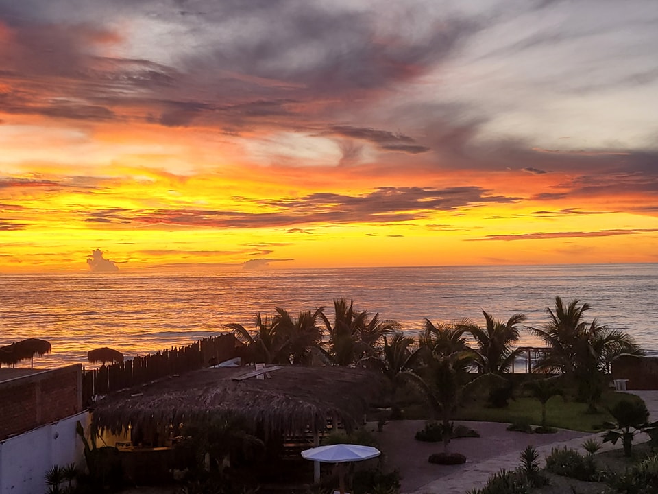 HOTEL DE PLAYA LOS VIENTOS DE VICHAYITO CON PISCINA Y RESTAURANTE VISTA AL MAR