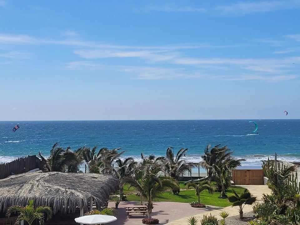 HOTEL DE PLAYA LOS VIENTOS DE VICHAYITO CON PISCINA Y RESTAURANTE VISTA AL MAR