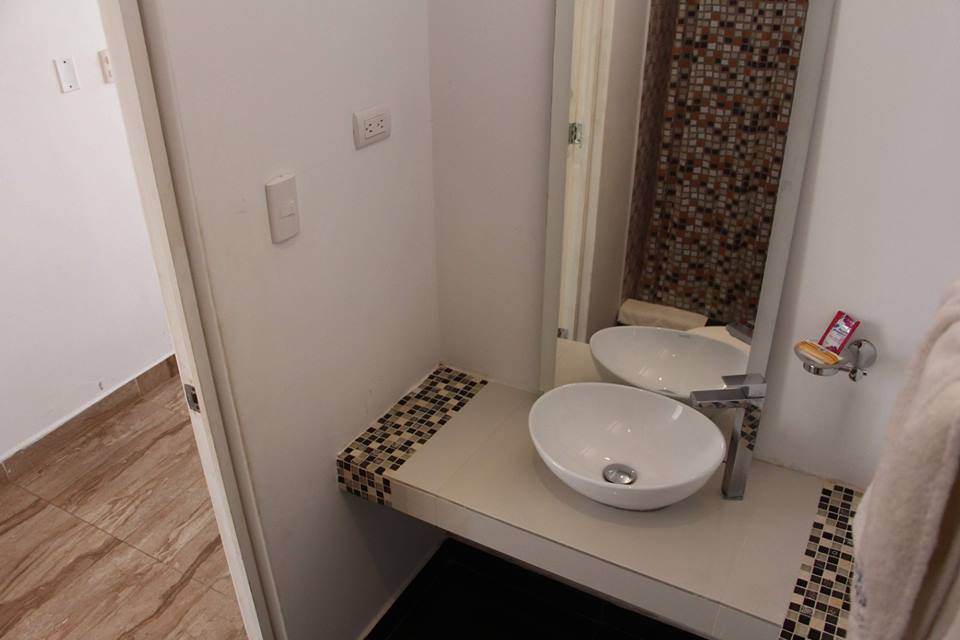 HOTEL DE PLAYA VILLAMOR CON PISCINA Y RESTAURANTE A 2 MINUTOS DEL MAR EN MANCORA