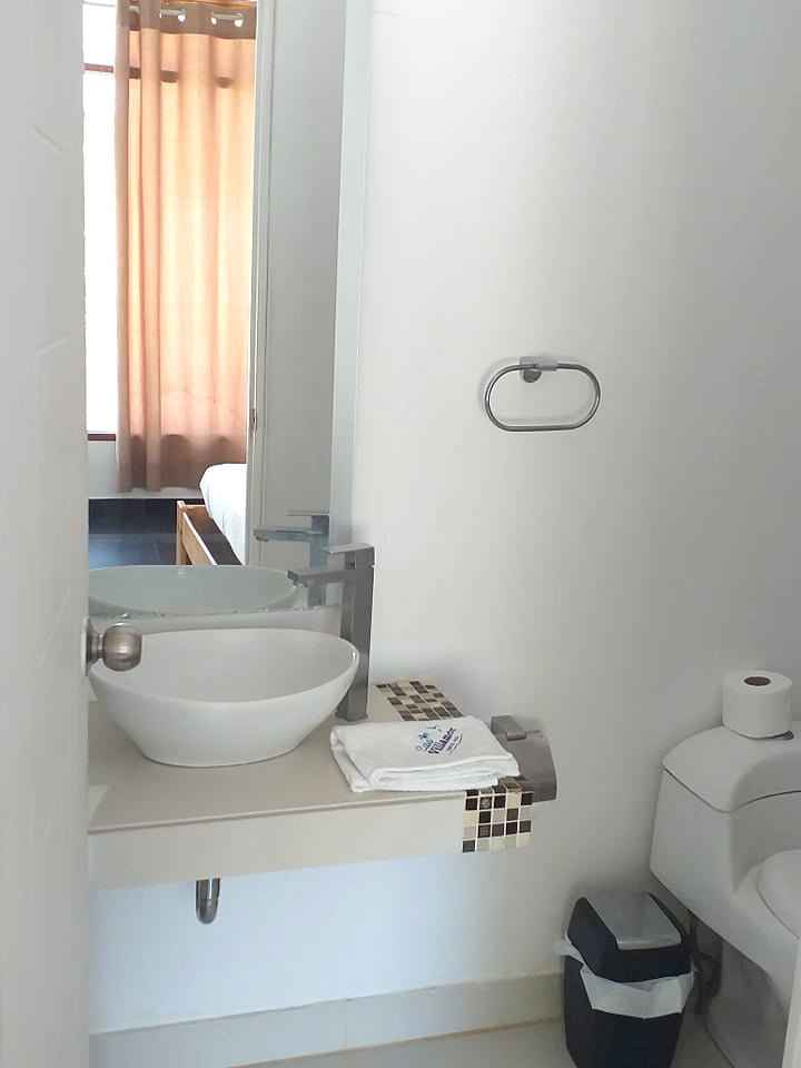 HOTEL DE PLAYA VILLAMOR CON PISCINA Y RESTAURANTE A 2 MINUTOS DEL MAR EN MANCORA