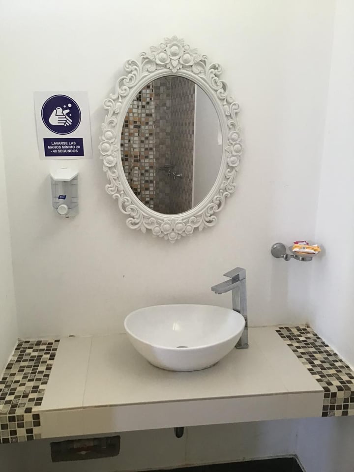 HOTEL DE PLAYA VILLAMOR CON PISCINA Y RESTAURANTE A 2 MINUTOS DEL MAR EN MANCORA